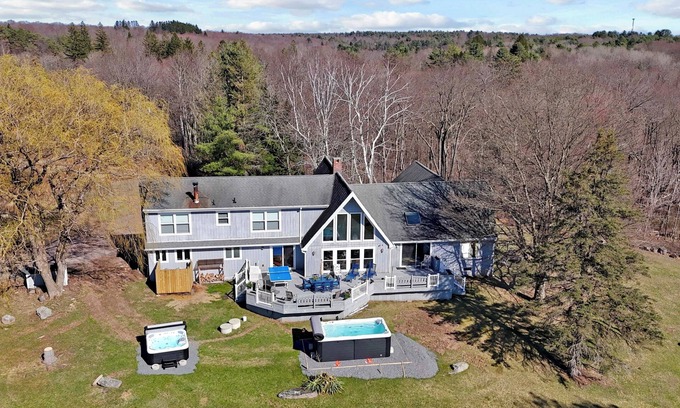 Blakeslee House | Great Escape: Private 2 Acres, Pool Table, Air Hockey, Shuffleboard, Ping Pong