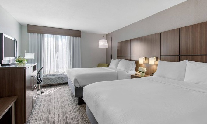 Tropic House | Great Find! Cozy Unit, Pool, Walk to Brevard Zoo