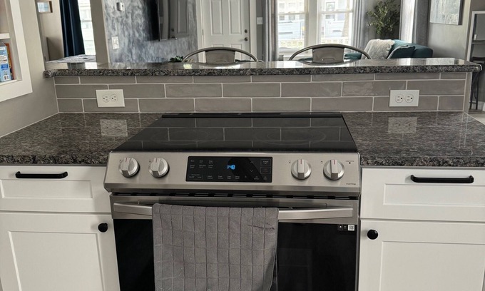 Springfield Apartment | Great First Floor Apartment close to many local attractions!