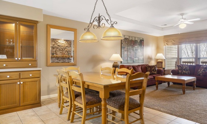 Branson West Condo | Great for Friends! Connecting Golf Condo and Suite near Silver Dollar City
