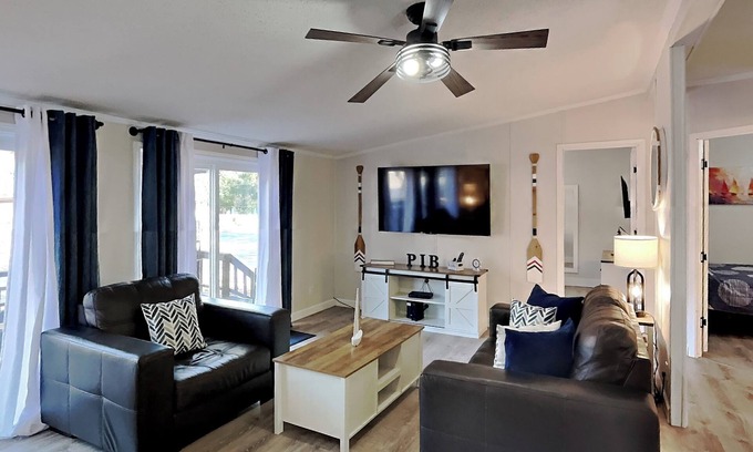 Put-in-Bay House | Great for Groups of 8! Full Deck and Grill. 3 BR 2 BA Home in Island Club IC5