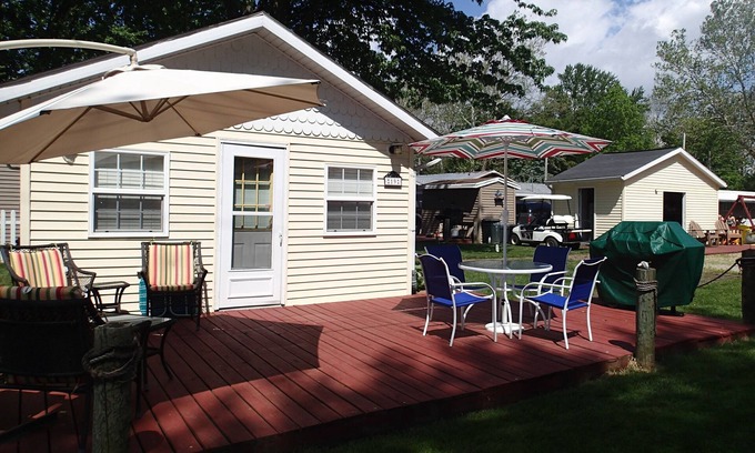 Warsaw Cottage | Great Get-a-way/sleeps 4