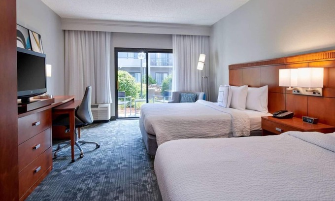 Eden Prairie Resort | Great Getaway Spot! Unit w/Courtyard View, Pool, Pets are Allowed with Fee