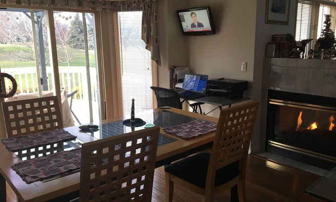Cleveland House | great golf course views safe private setting close to everything