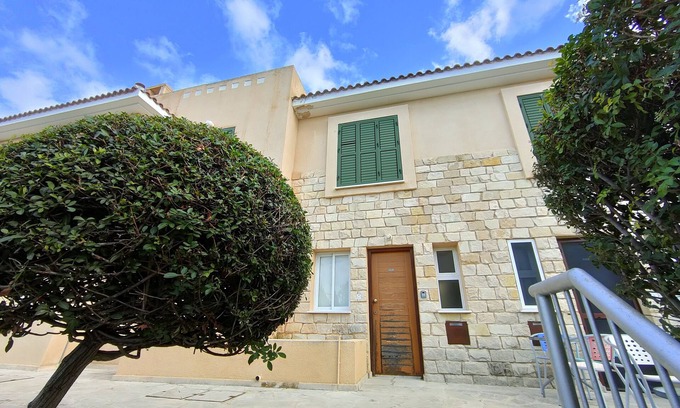 Polis House | Great Holiday Home - E5 Polis Gardens
