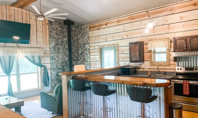 Zavalla House | Great home on Sam Rayburn 1/10th mile from Monterey Boat Ramp w/ RV hookup