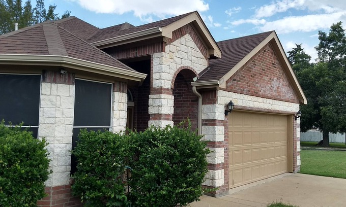 Irving House | Great house in a great location in the center