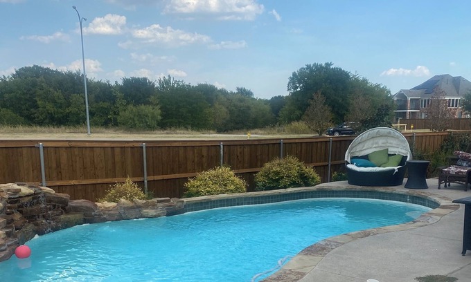 Roanoke House | Great huge house wz swimming pool two story ,huge backyard