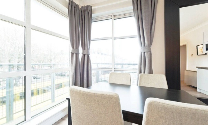 Portobello Apartment | *GREAT LOCATION*2BED APARTMENT*FAST WIFI &TV