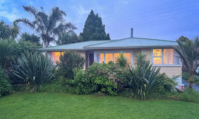 Te Atatu South House | Great location! 5 min walk to supermarket and bus stops. 15 min drive to town!