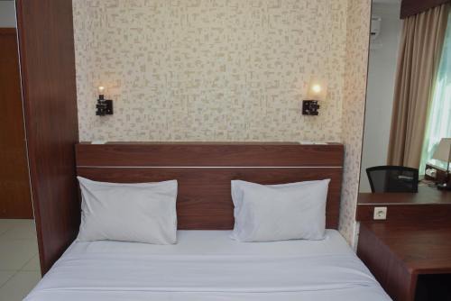 East Jakarta Apartment | Great Location and Comfy 1BR Apartment at Woodland Park Residence By Travelio