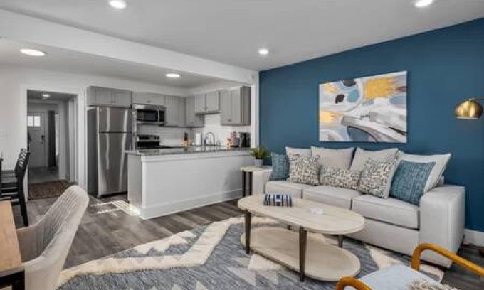 Forest Park Apartment | Great Location Close to Golf and Downtown