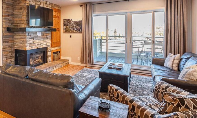 Winter Park Apartment | Great Location! Downtown WP with Hot Tub! Sleeps 6!