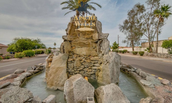 Apache Wells Condo | Great Location in 55+ Community
