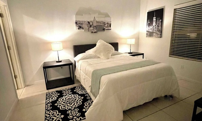 McAllen Apartment | Great location near airport, shopping center, hospitals, expressway, comfort.