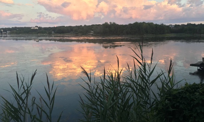 Hull House | Great Location on pond 1 minute from beautiful beach