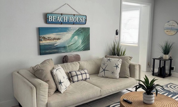 Ilexhurst Condo | Great location on Holmes Beach! 2 bdrm Condo nSteps to the Beach! Heated pool!