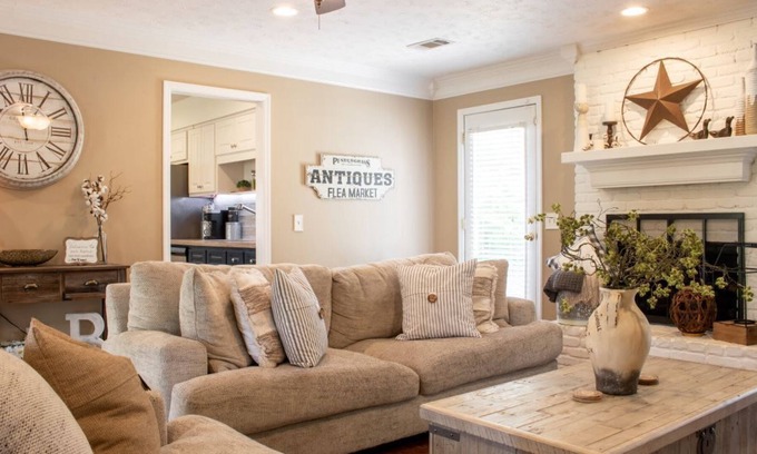 Fortson House | Great Location & Updated! - Cottonwood Cottage
