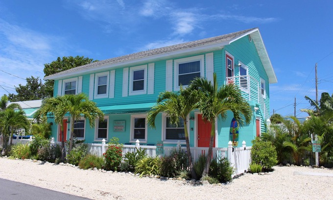 Bradenton Beach Condo | * GREAT LOCATION 3 BLKS TO BEACH! Anna Maria Island