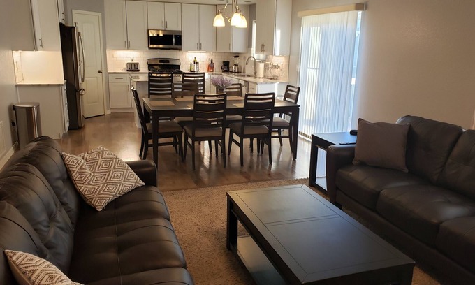 Northgate House | Great location! 5 bed 3.5 bath 3,200 square feet - One of the best deals in town
