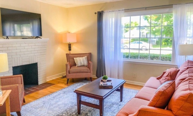 Huntsville House | Great Location w/Yard & Deck! - Bonita Bungalow