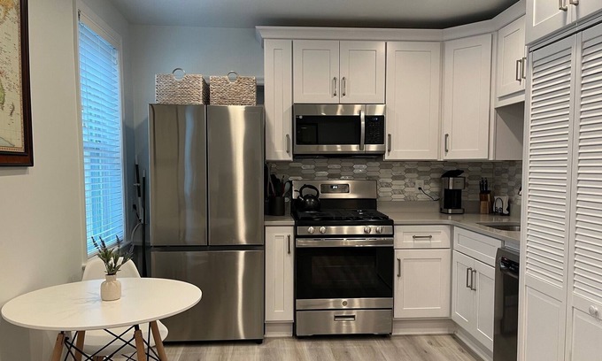The Palisades Apartment | Great location with king size bed and parking