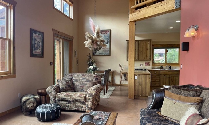 Moab South Valley House | Great Moab Rim views, peaceful home along golf course neighbourhood