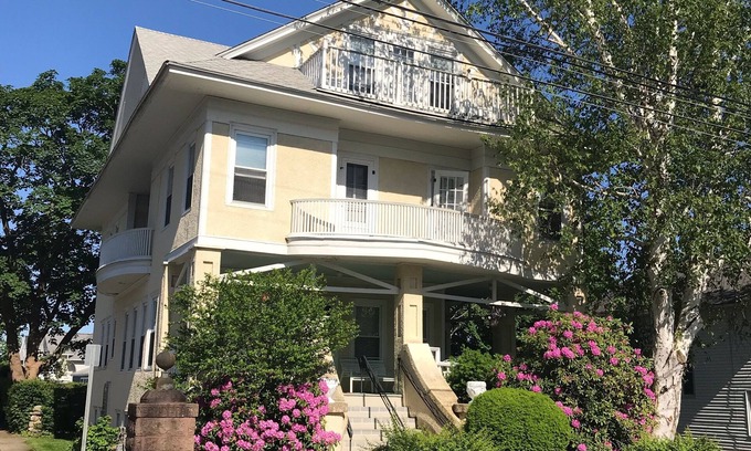 New London House | Great place for a large family reunion!