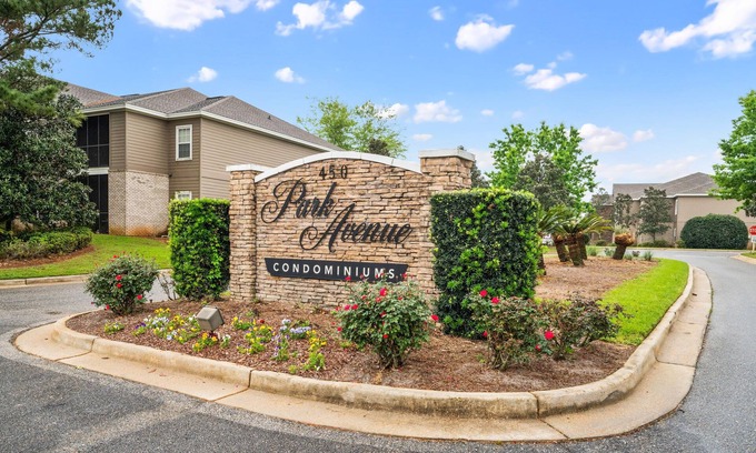 Foley Condo | Great Rates! 1st floor, Family Friendly,Close to OWA & FoleySportsPlex!Book Now!