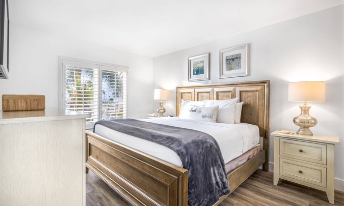 Captiva Apartment | Great Relaxing Overnight Stay! Onsite Restaurant and Bar, Free Parking, Pool