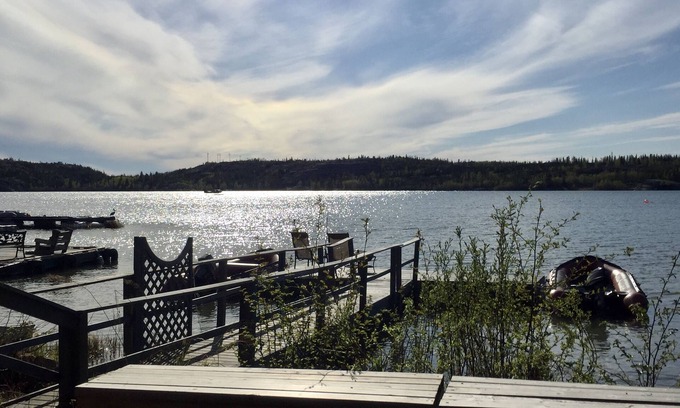 Yellowknife Apartment | Great Slave Lakeside B&B