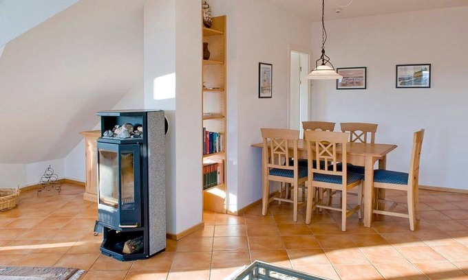 Kuehlungsborn Apartment | Great top floor apartment with loggia and wood-burning stove - only 40 m to the beach!