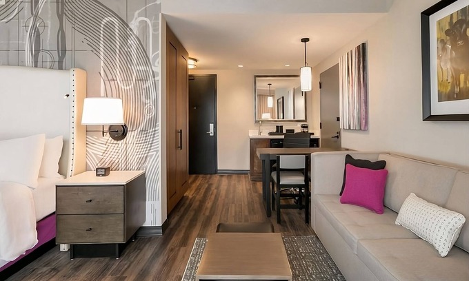 Berkeley Heights Hotel | Great Vacation Awaits! 3 Relaxing Units, Free Breakfast, Indoor Pool!