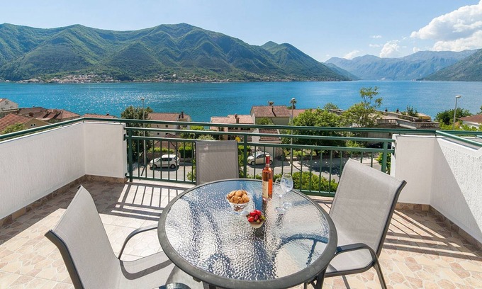 Dobrota Apartment | great view
