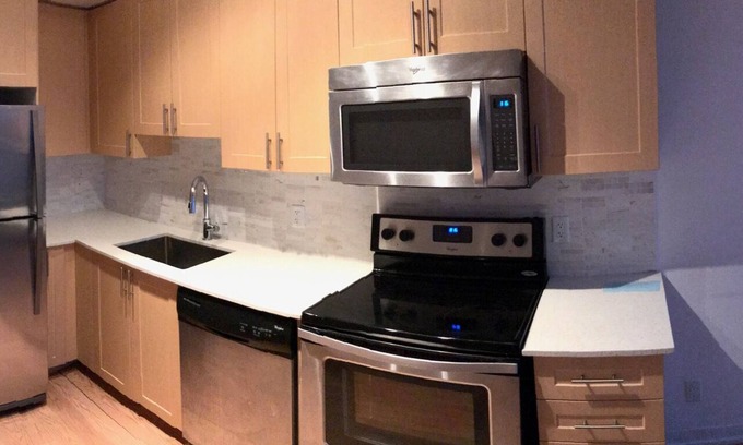 Richmond Hill Apartment | Great View of Downtown Toronto