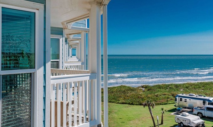 Galveston Apartment | Great Views! Heated Pools, Hot Tubs & Easy Beach A