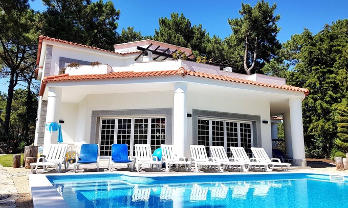 Charneca de Caparica e Sobreda Villa | Great villa within Golf Resort, Pool,next to fantastic Beaches (Lisbon-Portugal)