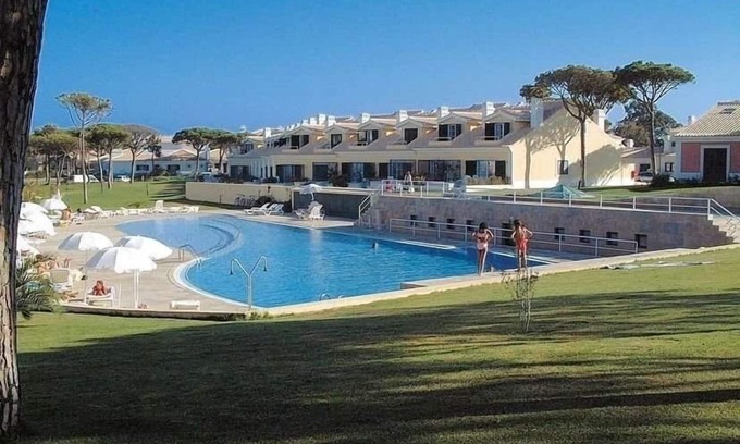 Cascais Resort | Great villa with air conditioning, WiFi and cable TV. Qta Marinha Golf 100 m away