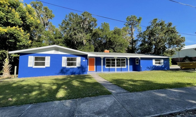Gainesville House | Greater Gator Gainesville - 4/3 steps to UF Campus