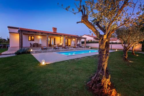 Kastelir-Labinci Villa | Grebac