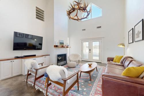 Hye House | Green Acres
