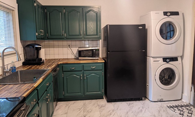 Rossville House | Green and White Chattanooga Cottage-near interstates and free parking