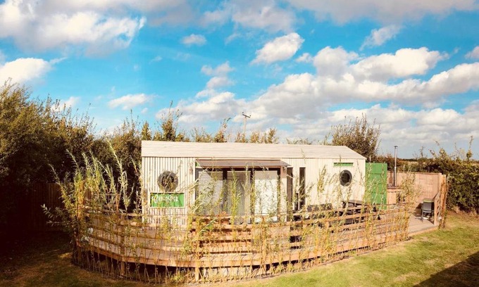 Brightlingsea House | Green CargoPod at Lee Wick Farm Cottages & Glamping