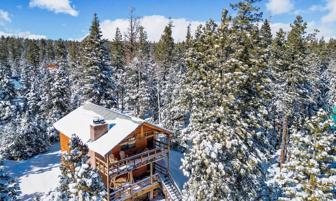 Duck Creek Village Cabin | Green Door Lodge- Duck Creek Village, Ut. -3bd/2ba - Pet Friendly!