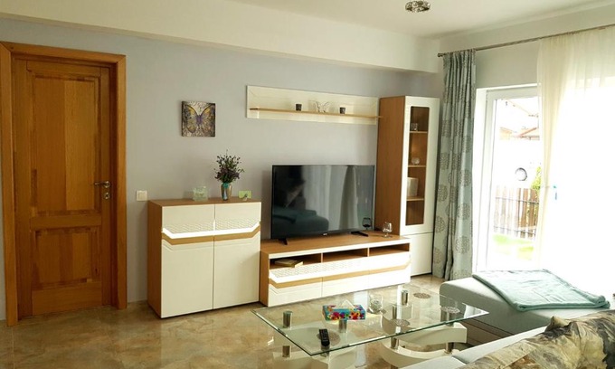 Cisnadie Apartment | Green Garden