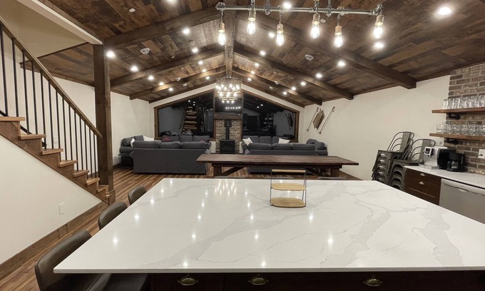 Hemlock Valley House | Green Giant B - Luxury mountain retreat 6 bedroom, ski in/out, 9 person hot tub