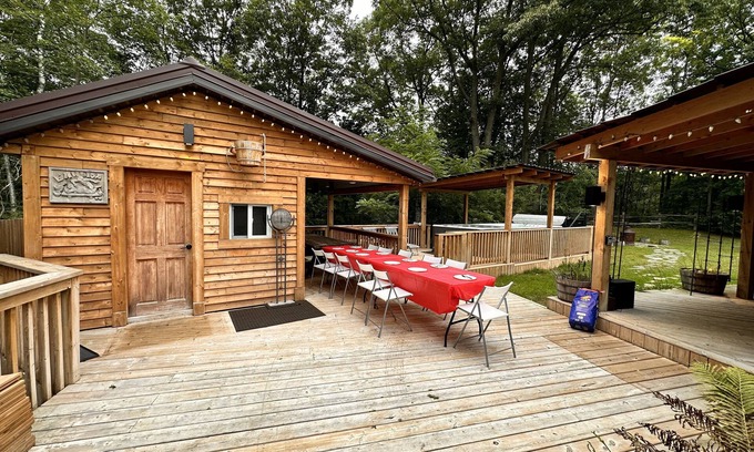 King Cabin | Green Oaks Lodge in King