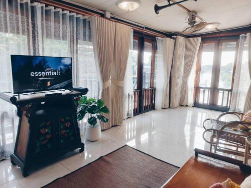 Phu Khao Thong House | Green Riverside Homestay