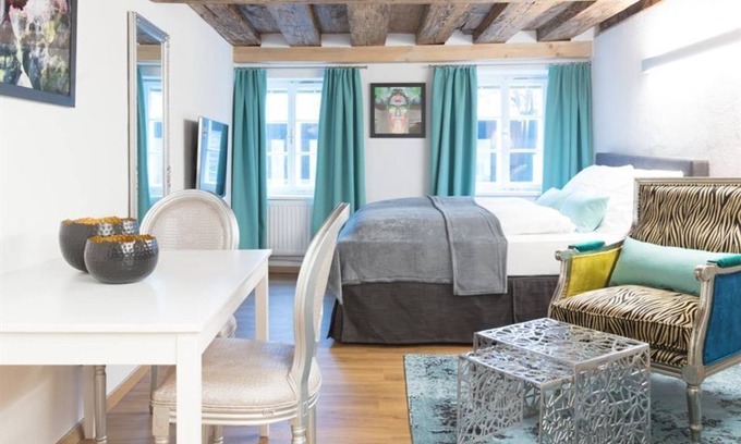 Altstadt Apartment | Green Room - APT. Stone Lodge Salzburg