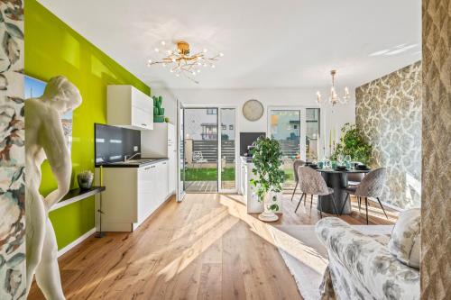 Schwarzlackenau Apartment | Green Suite - Whirlpool Garden - free parking - WiFi